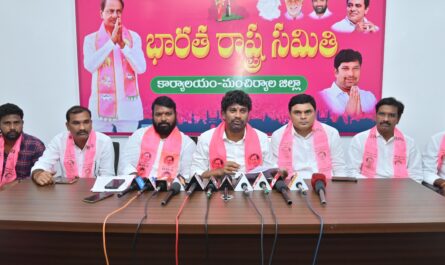 ప్రెస్ మీట్ లో మాట్లాడుతున్న జిల్లా అధ్యక్షుడు బాల్క సుమన్