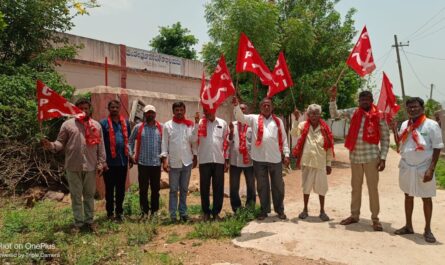 సీపీఐ నాయకులు నిరసన