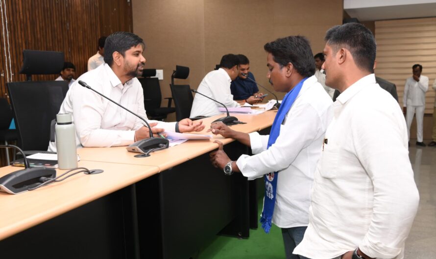 Housing Society: హౌసింగ్ సొసైటీలో అవకతవకలపై  విచారణ జరిపించాలి 