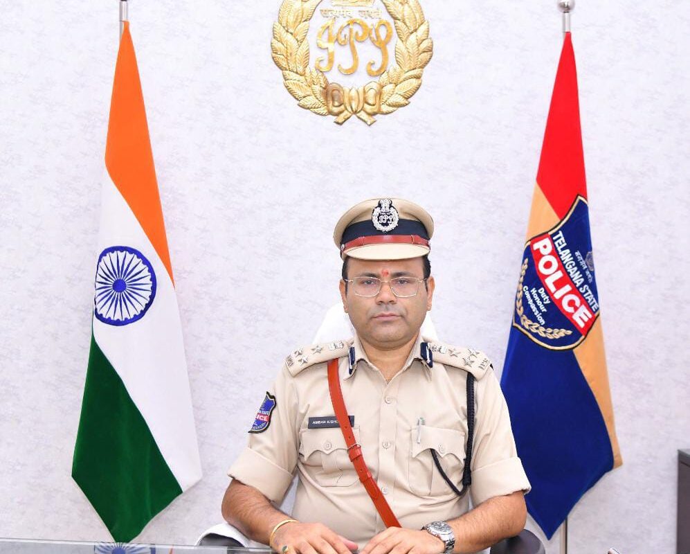 పోలీస్ కమిషనర్ అంబర్ కిషోర్ ఝా