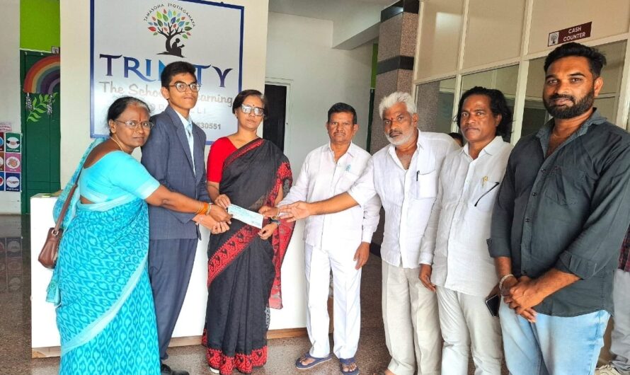 Fees Donation: పాఠశాల ఫీజుకు 1.20 లక్షలు విరాళం