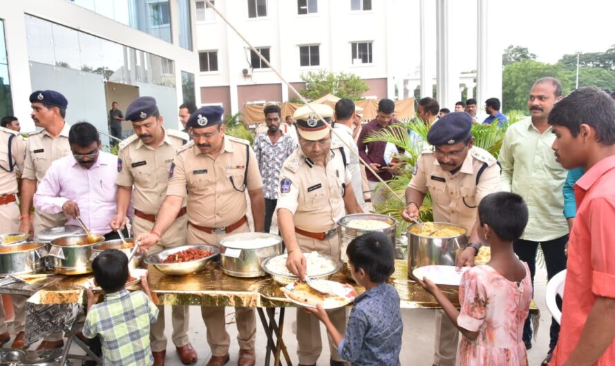 Annadanam: రామగుండం పోలీస్ కమిషనరేట్‌లో అన్నదానం