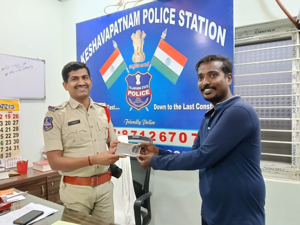 పోగొట్టుకున్న మొబైల్ అప్పగింత