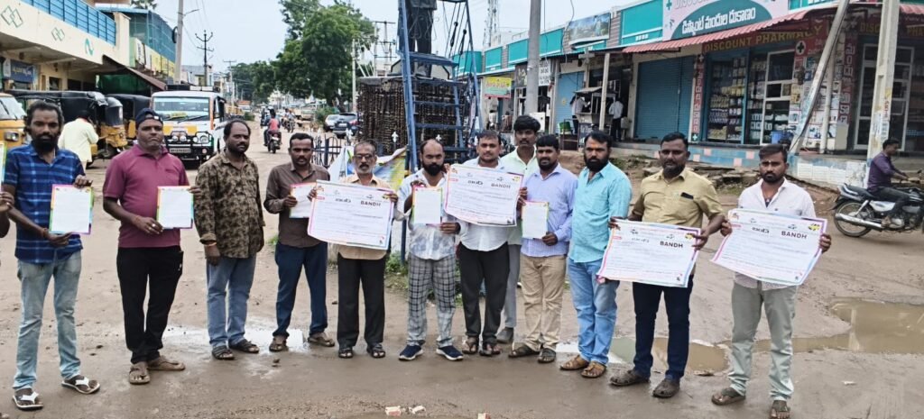 ఆటో డ్రైవర్ల సమస్యలు పరిష్కరించాలి