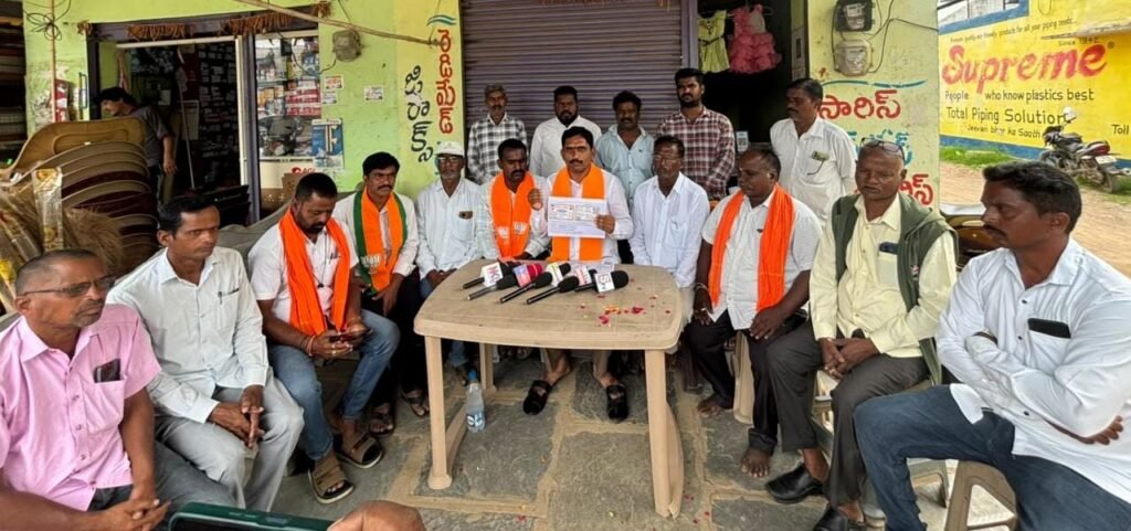 రేషన్‌ కార్డులపై ప్రధాని ఫొటో పెట్టాలి