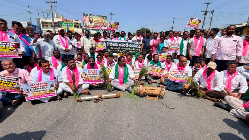 ఎండిపోతున్న పంటలను కాపాడాలి