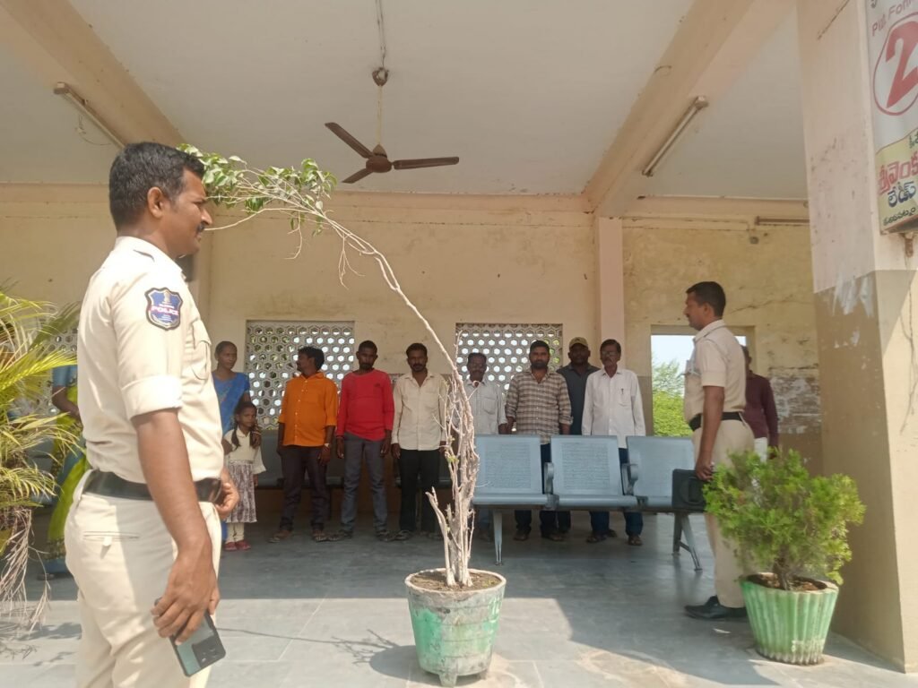 సైబర్‌ నేరాలపై ప్రయాణికులకు అవగాహన