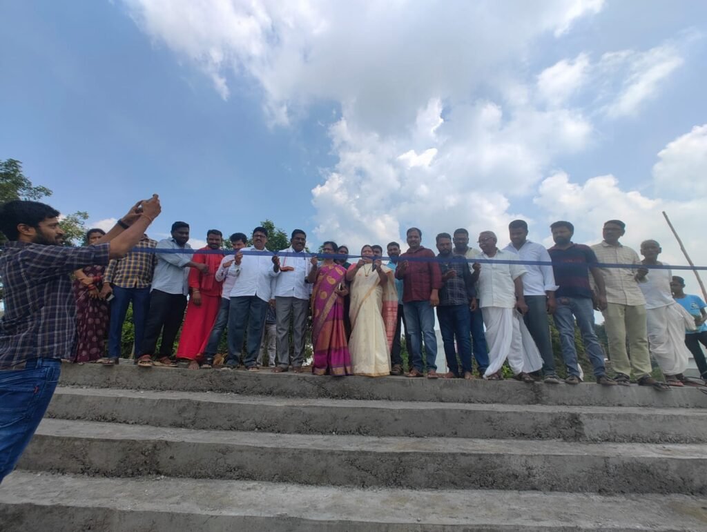 బతుకమ్మ ఘాట్ ను ప్రారంభించిన స్పెషల్ ఆఫీసర్