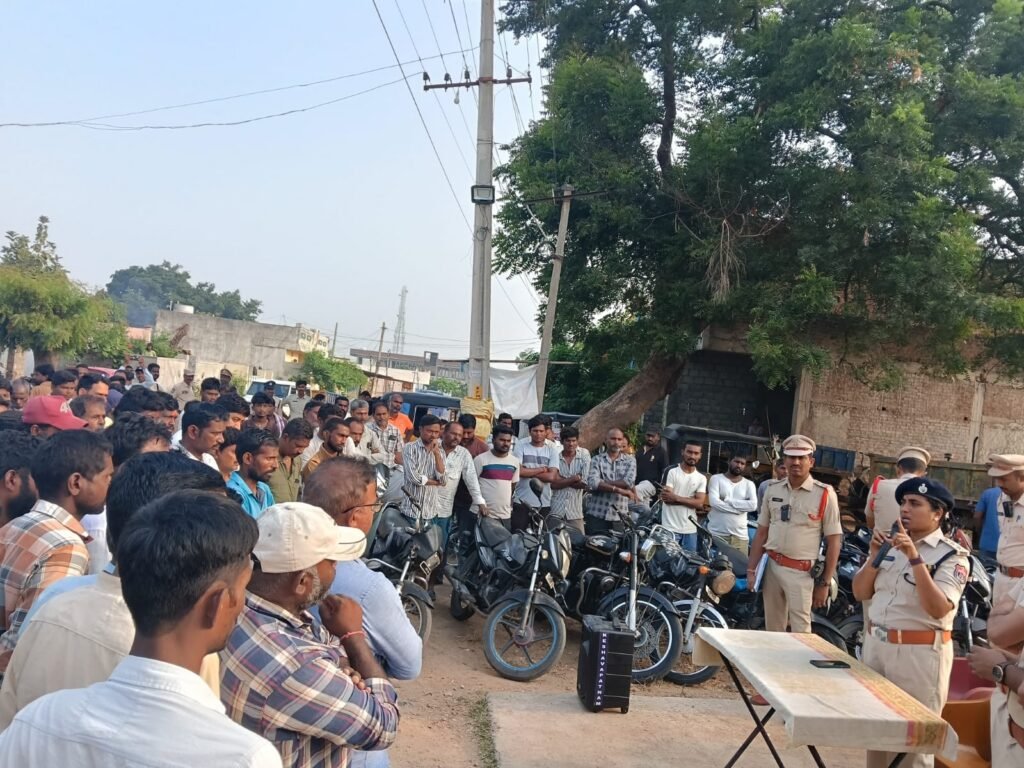 కేశవపట్నంలో  పోలీసుల కార్డన్‌ అండ్‌ సెర్చ్‌
